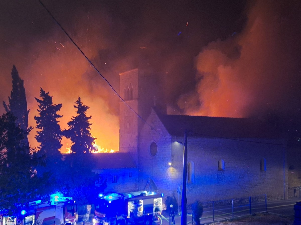 Planuo požar na Čiovu: Gori Dominikanski samostan
