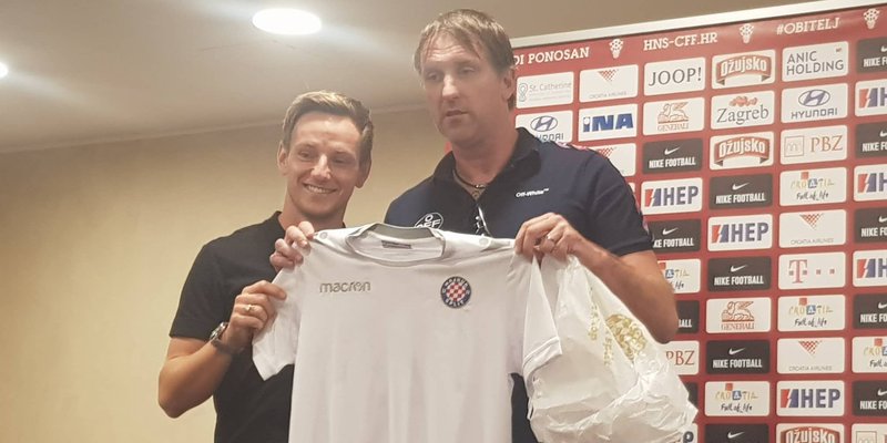 RAKITIĆ NA DAR DOBIO DRES HAJDUKA: 'Nitko ne voli Hrvatsku više nego ja!'