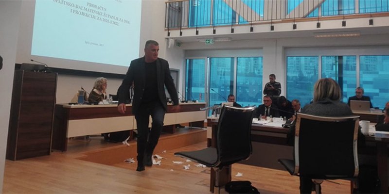 PRIHVAĆEN PRORAČUN Sjednicu obilježio sukob Bulja i Sanadera, pogledajte video!