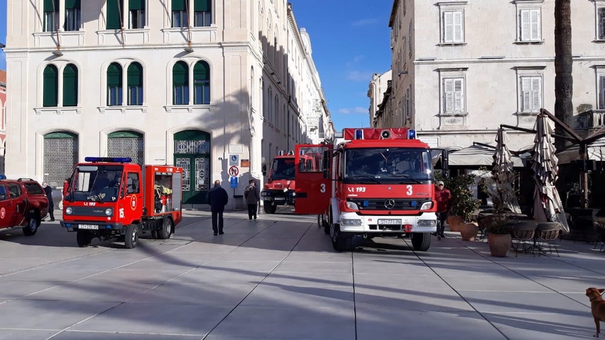 Požar na Rivi | foto: Veljko Martinović i čitatelj