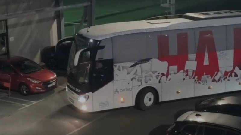 VIDEO: Livaja na klupi, pogledajte dolazak hajdukovaca na Rujevicu