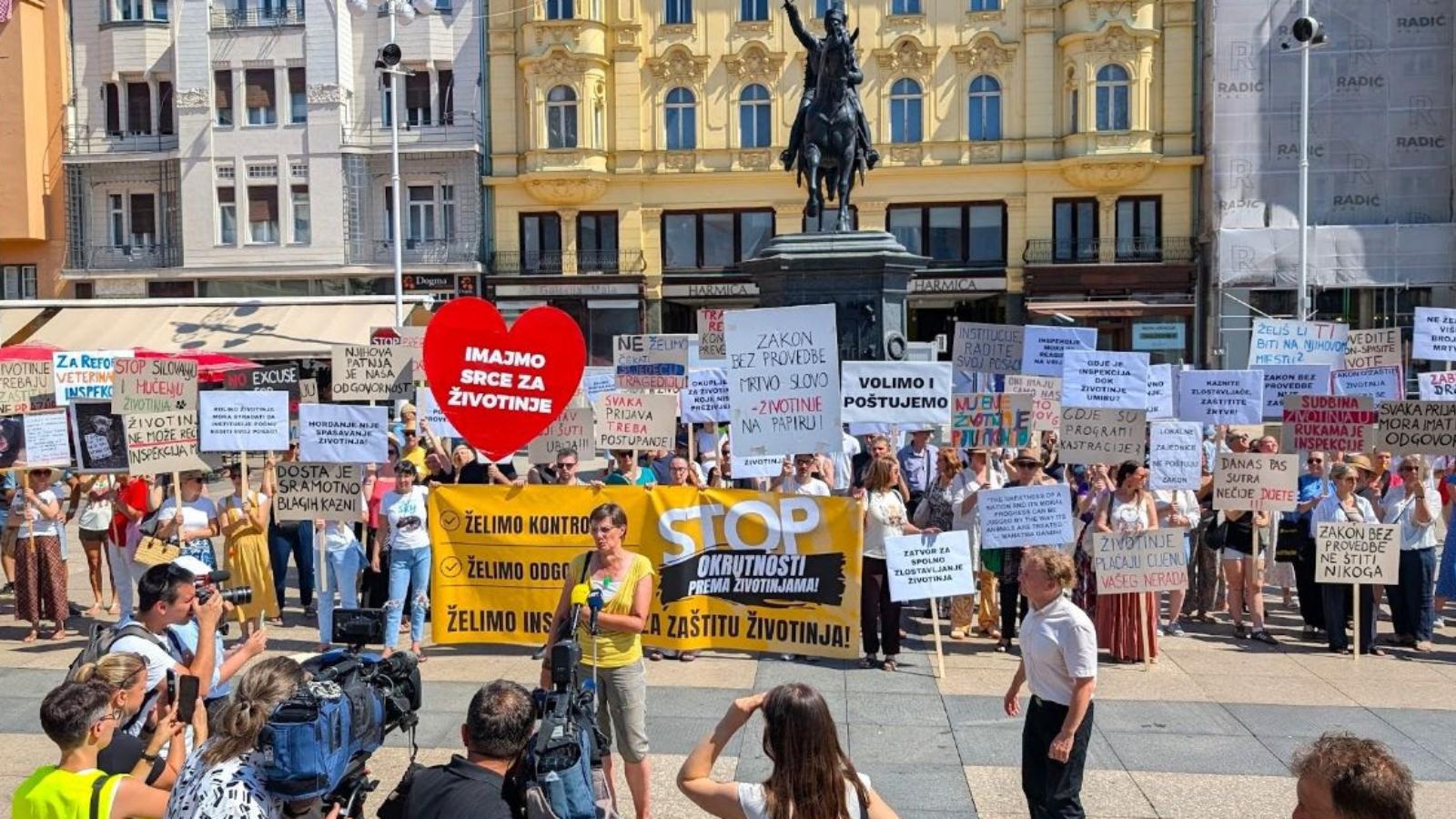 Potresne poruke s prosvjeda u Zagrebu: 'Ako danas šutimo, sutra ćemo ponovno brojati žrtve'