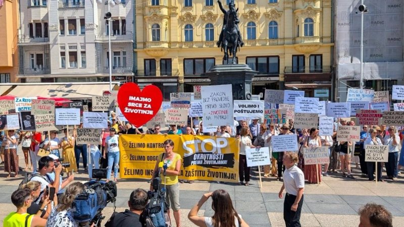 Potresne poruke s prosvjeda u Zagrebu: 'Ako danas šutimo, sutra ćemo ponovno brojati žrtve'