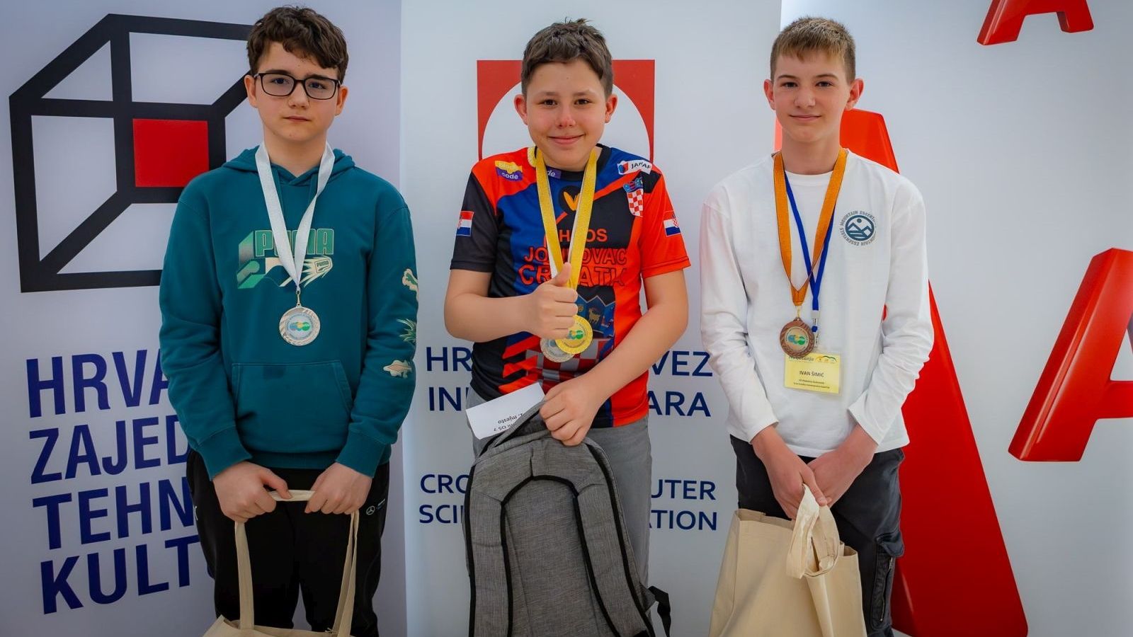 FOTOGALERIJA Ivan Šimić iz OŠ Mokošica osvojio treće mjesto na državnom natjecanju iz informatike