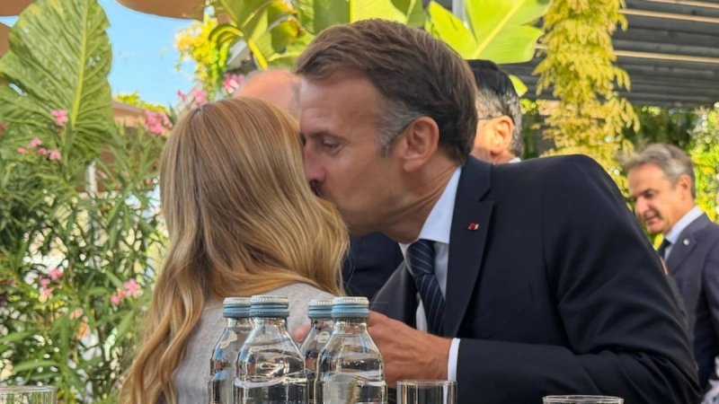 FOTO/VIDEO Neformalno druženje mediteranskih lidera: Meloni plijenila pažnju na terasi splitskog hotela