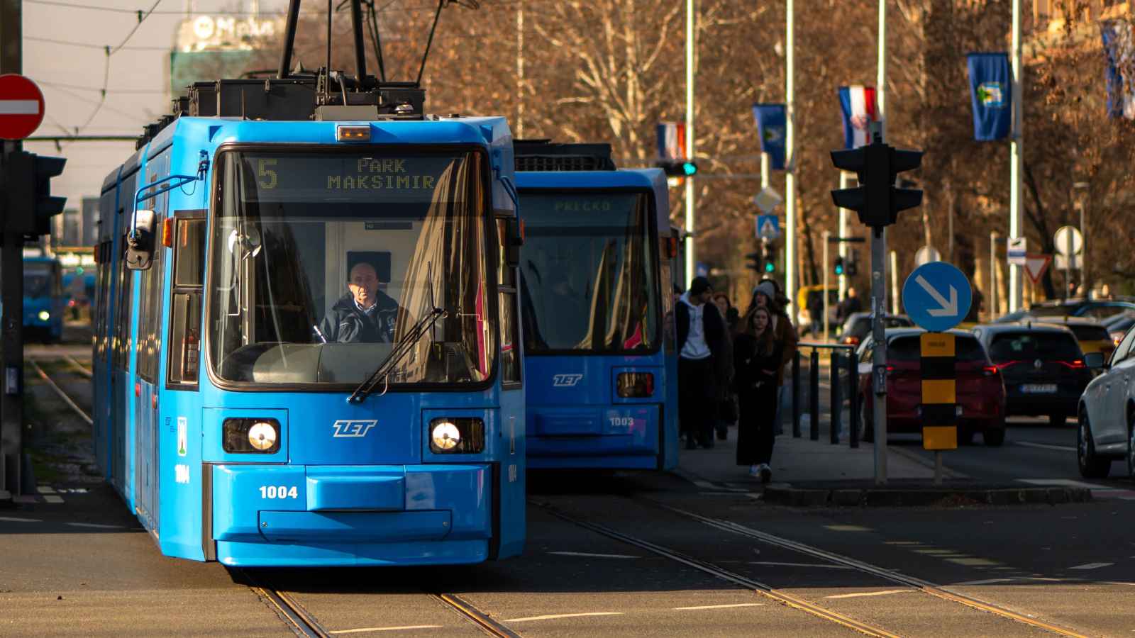 Zagreb u prometnom kolapsu: Tramvajski vod pao na ženu, promet stao