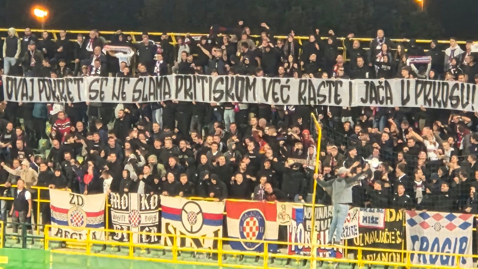 Torcida na Drosini podigla poruku: 'Ovaj pokret se ne slama pritiskom'