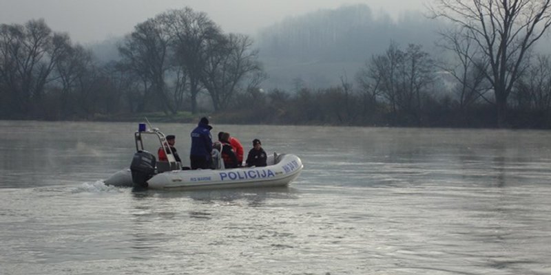 Tragedija na Uni: Prevrnuo se čamac s migrantima, jedna osoba poginula