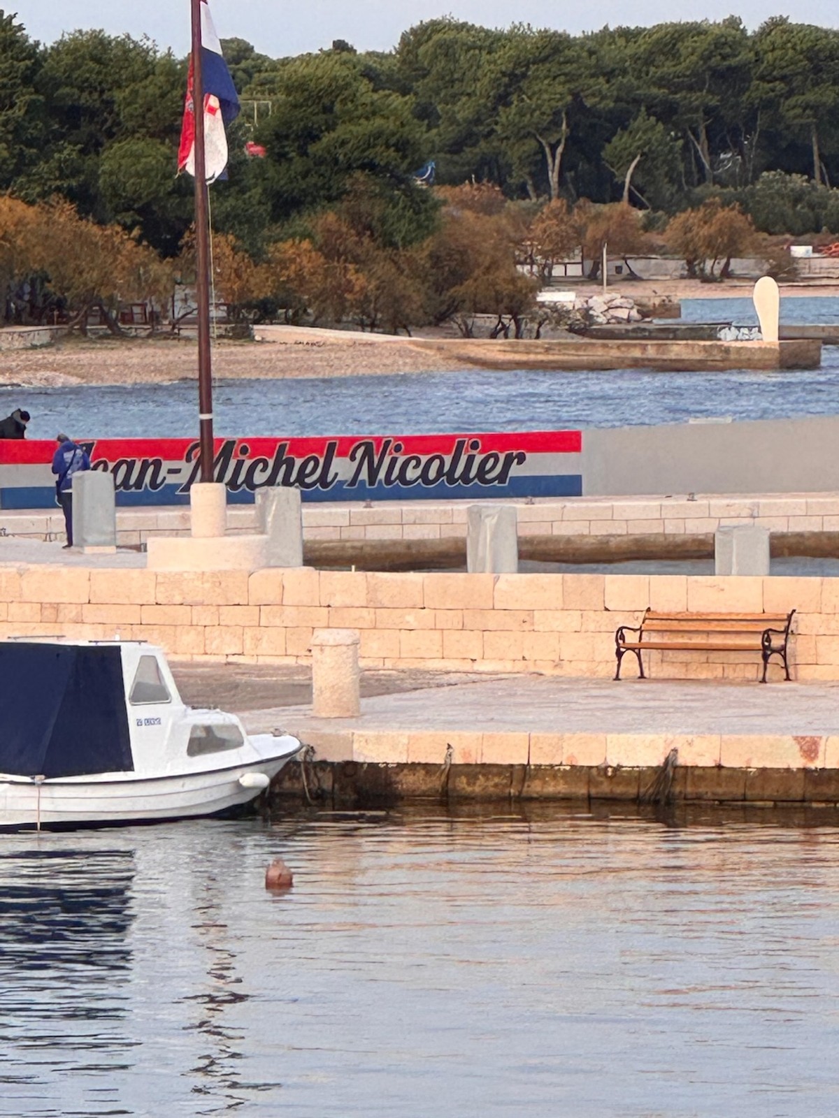 FOTO: U Supetru iscrtan mural u čast Jean-Michela Nicoliera