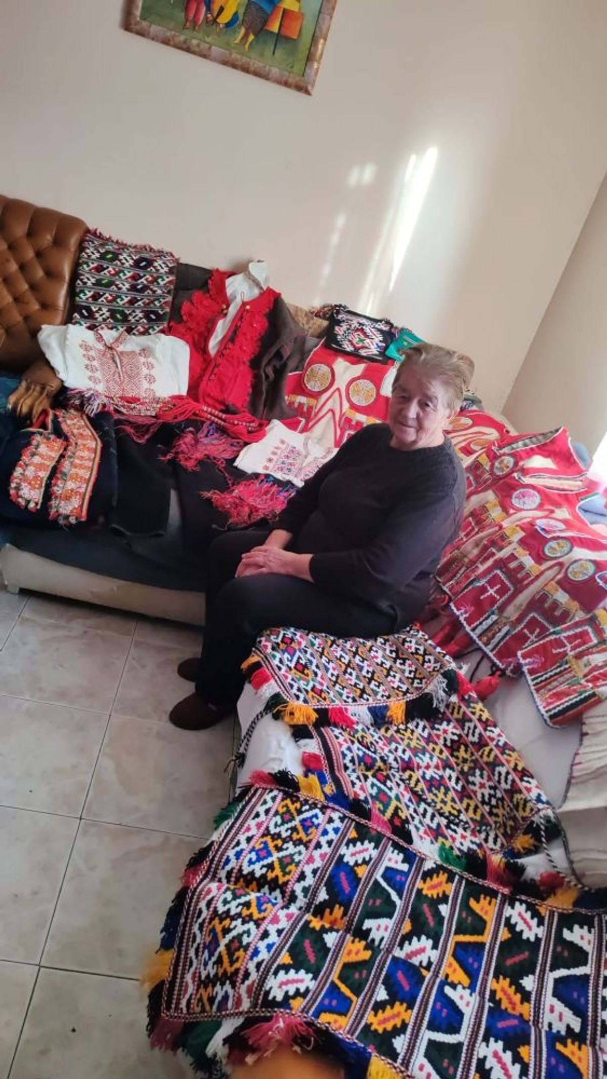 FOTOGALERIJA Bake čuvaju tradiciju izrade nošnji - ponos vrličkog kraja u svakoj niti