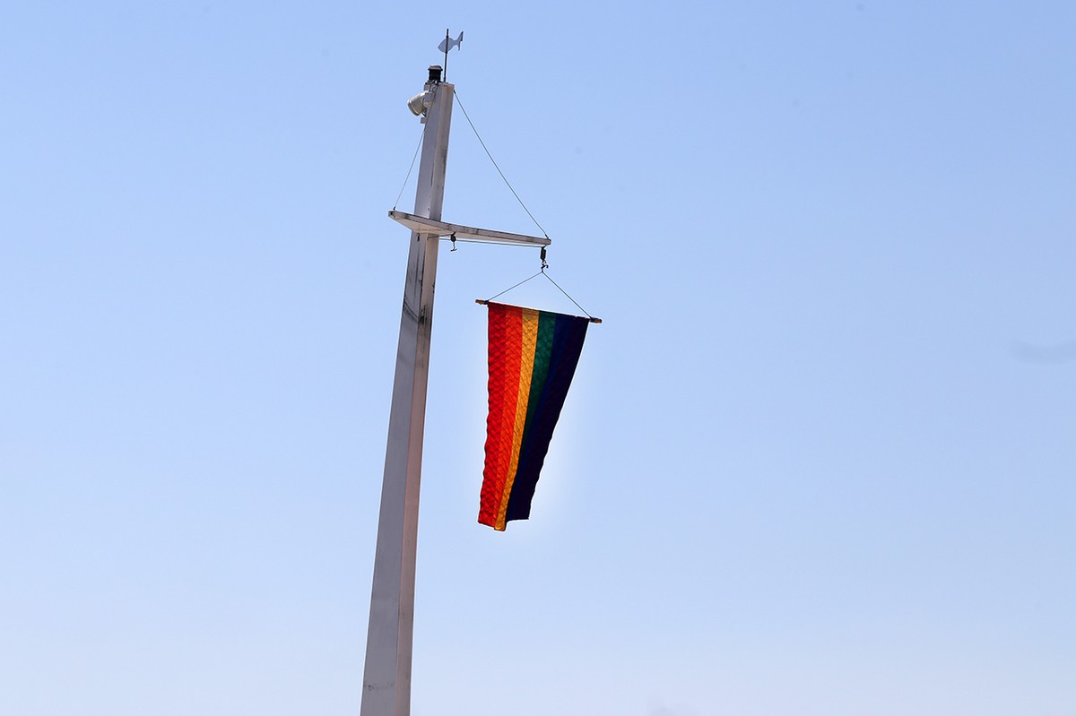 VIDEO: TREĆI PUT  Pokušali zapaliti zastavu duginih boja