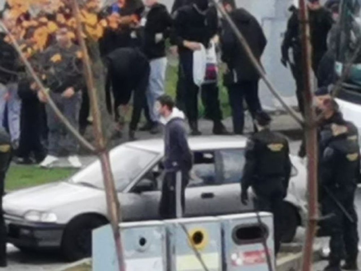 Policija maltretira navijače
