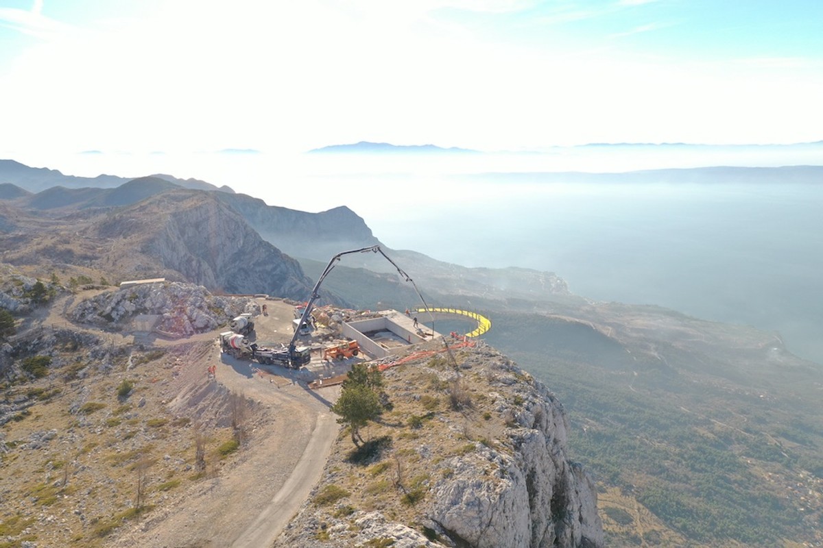 MILIJUNSKI POGLED Dio jedinstvenog vidikovca na liticama Biokova je i CEMEX-ov beton, pogledajte kako napreduju radovi