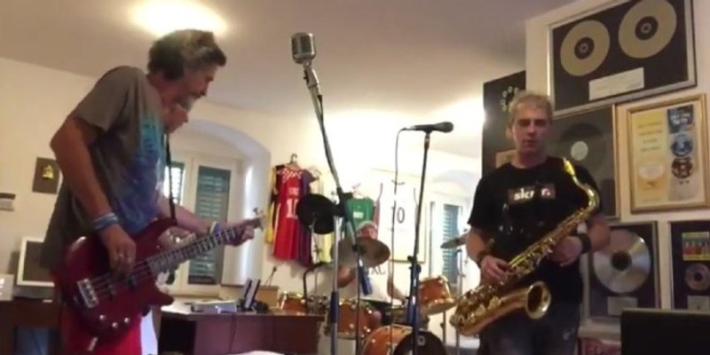 VIDEO Daleka obala ide dalje s novim frontmenom