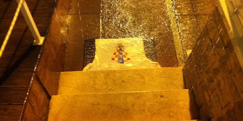 UŽIVO Kafić 'Mali gusar' u Omišu časti sve koji su došli ne gledati utakmicu