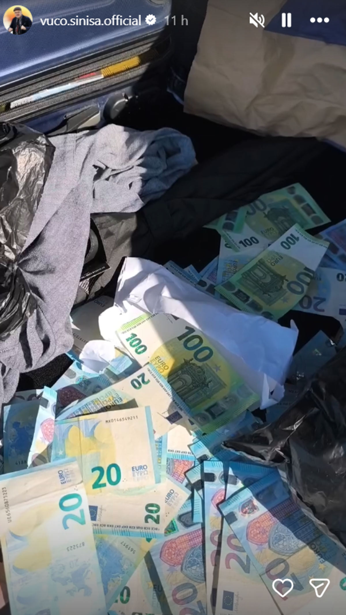 Vuco se hvali Maseratijem i punim prtljažnikom novca