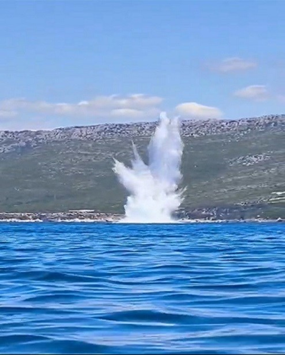 Zrakoplovna bomba premještena iz mora kod Korčule, pogledajte snimku njenog uništenja!