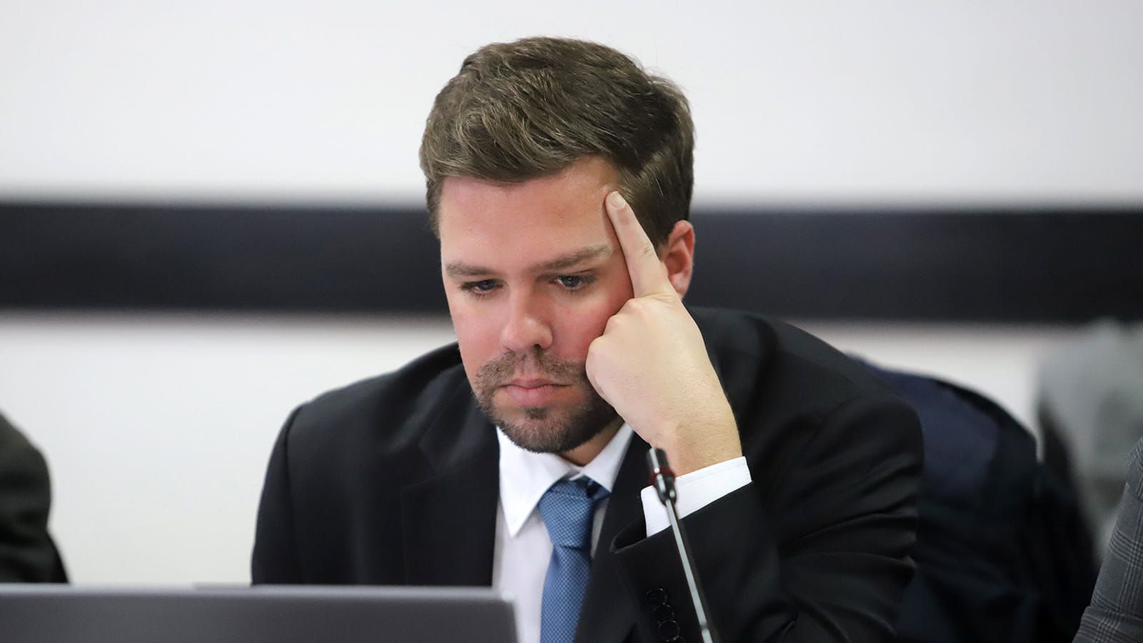 Burno odmah na početku: Na raspravi o štandarcu padale teške riječi, Stanišić poručio Barbiru: 'Čistiji je moj izbor, nego Vaša diploma'