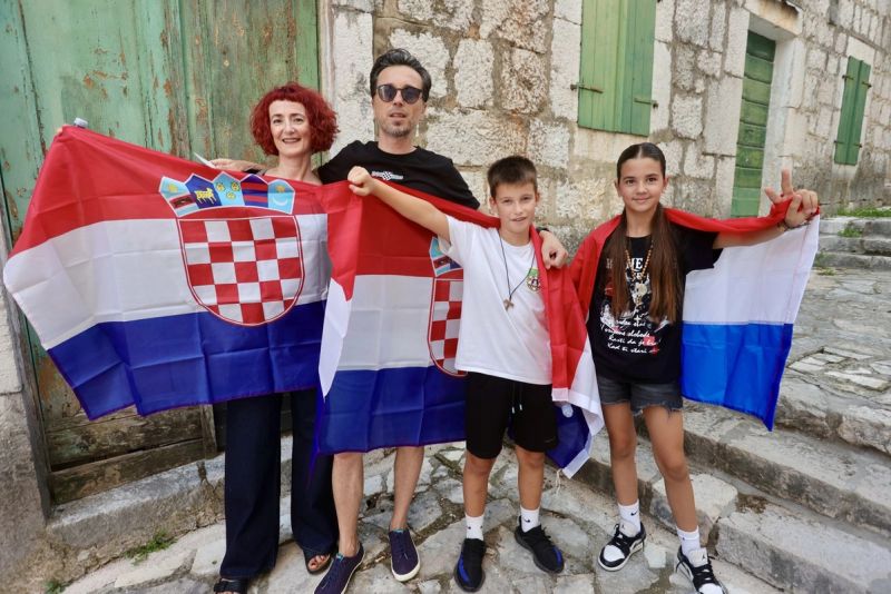FOTOGALERIJA Pogledajte kako su se djevojke sredile za koncert Thompsona