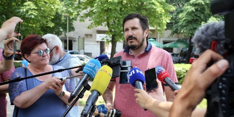 MATE PRLIĆ STAO PRED NOVINARE: Policija je pucala u ljude i ponašala se kao huliganska grupa, što je sljedeće?