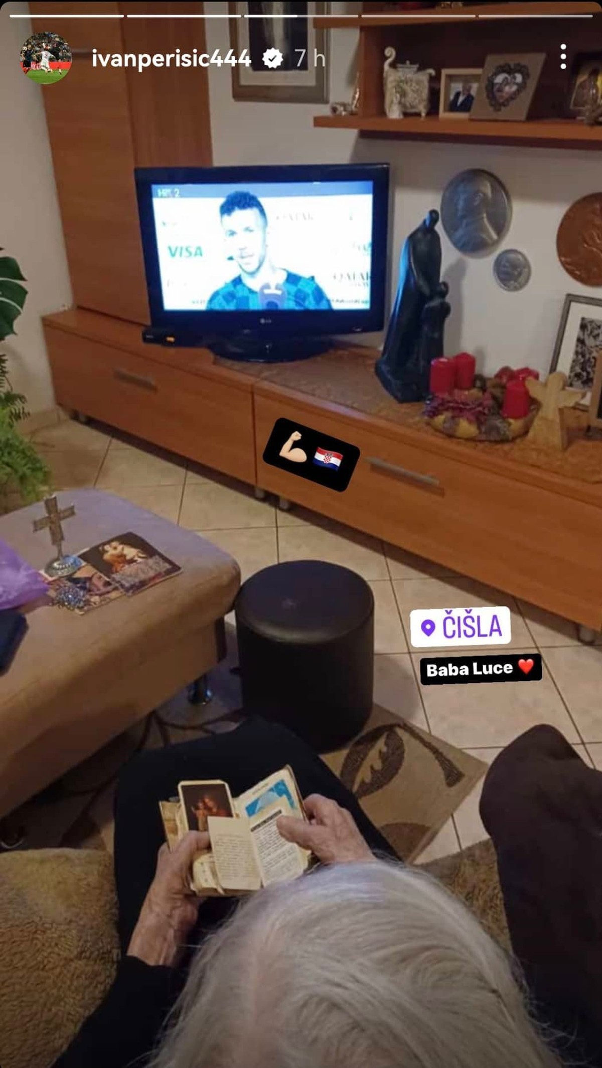 NAJVJERNIJA NAVIJAČICA Perišić pokazao kako baba Luce iz Čišala navija za unuka i reprezentaciju