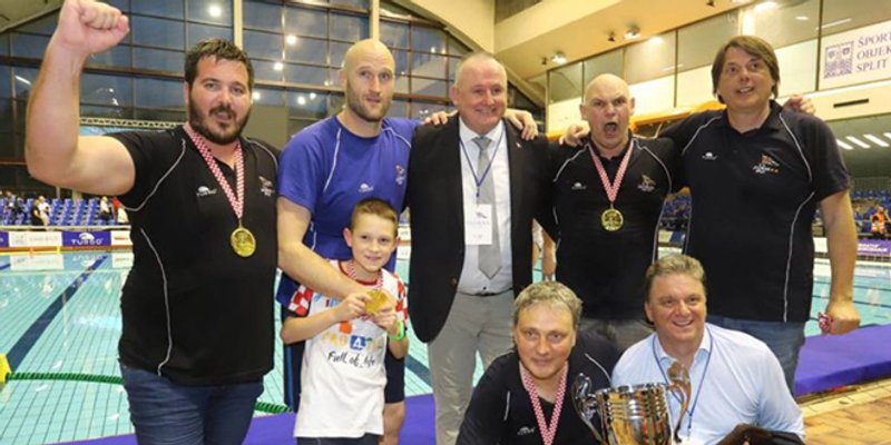 PUT DO TITULE: Odnosi u svlačionici bili su narušeni kada je došao, a stvorio je momčad koja gine u bazenu!