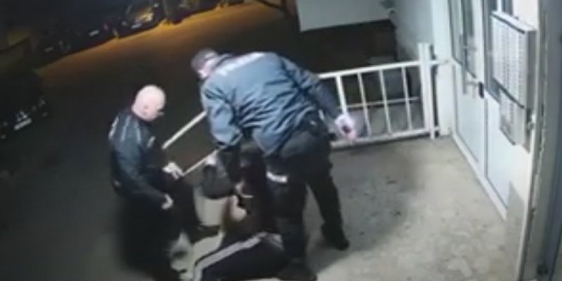 VIDEO: Policajci brutalno premlatili mladića u Mostaru jer je kršio mjere