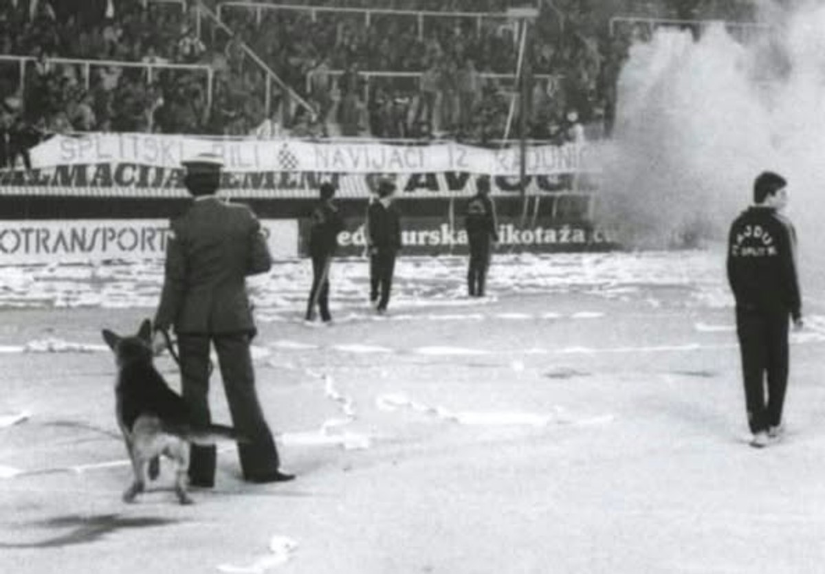 ŠTO JE BILO NA SJEVERU? Velika je laž da je Torcida povela pjesmu 'Druže Tito, mi ti se kunemo', a ovaj događaj s te utakmice je sakriven od javnosti!