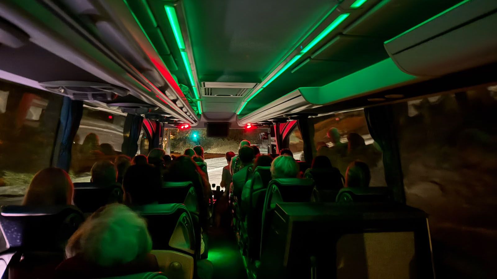 PROSVJED ZA LIKU Dva autobusa iz Splita još za mraka krenula prema metropoli