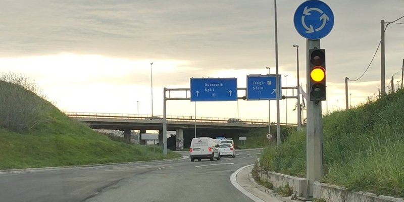 VIDEO Vozači oprez: Uskoro se pali semafor na rotoru Bilice u Solinu