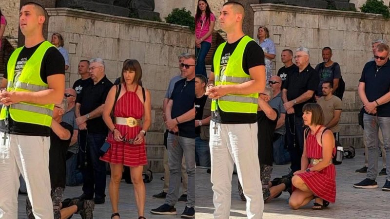 Poremetila koncept: Turistkinja u haljinici na koljenima uz molitelje