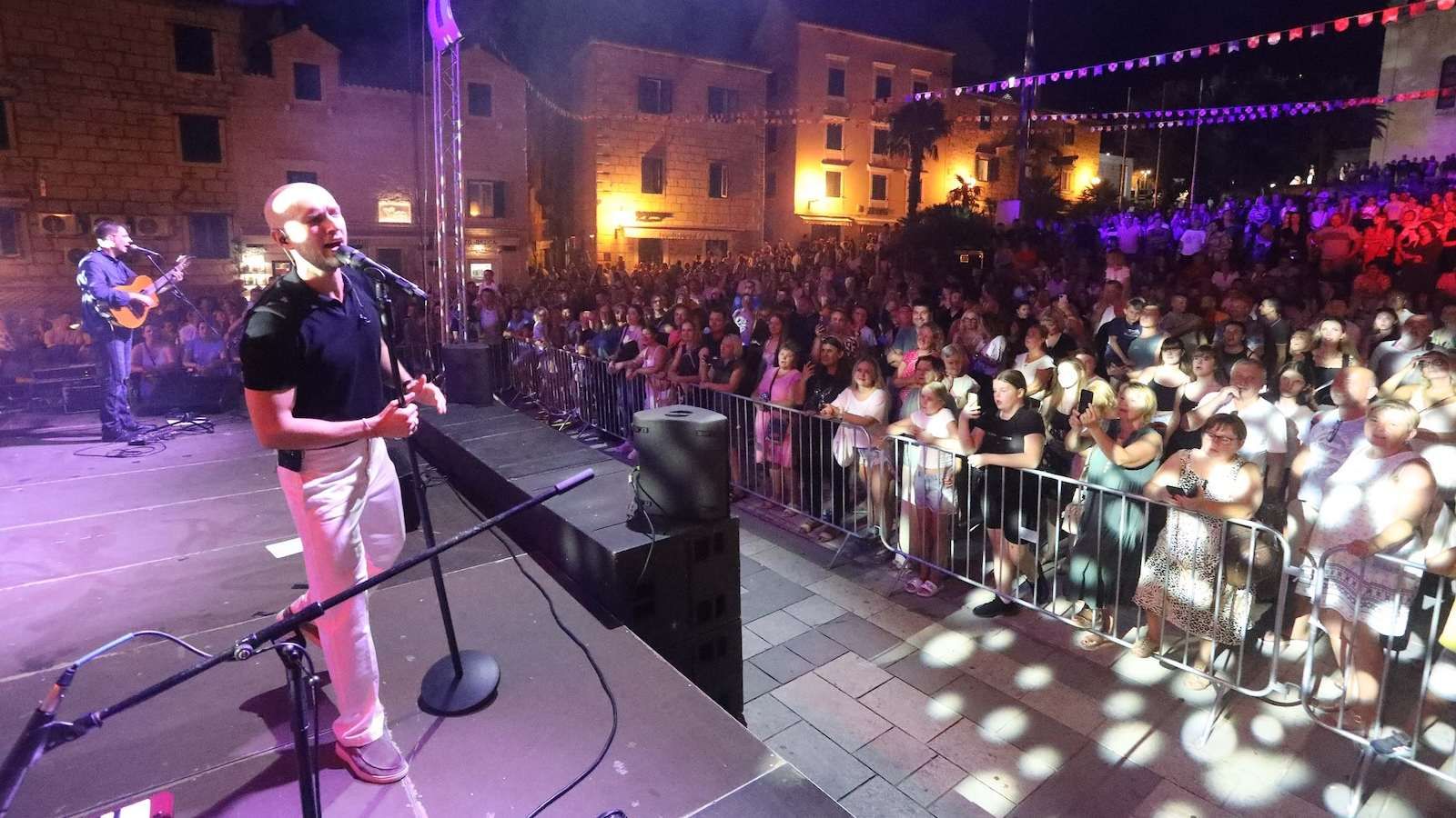 FOTO Makarska proslavu Oluje zaključila koncertom Marka Škugora, provjerite kako je bilo