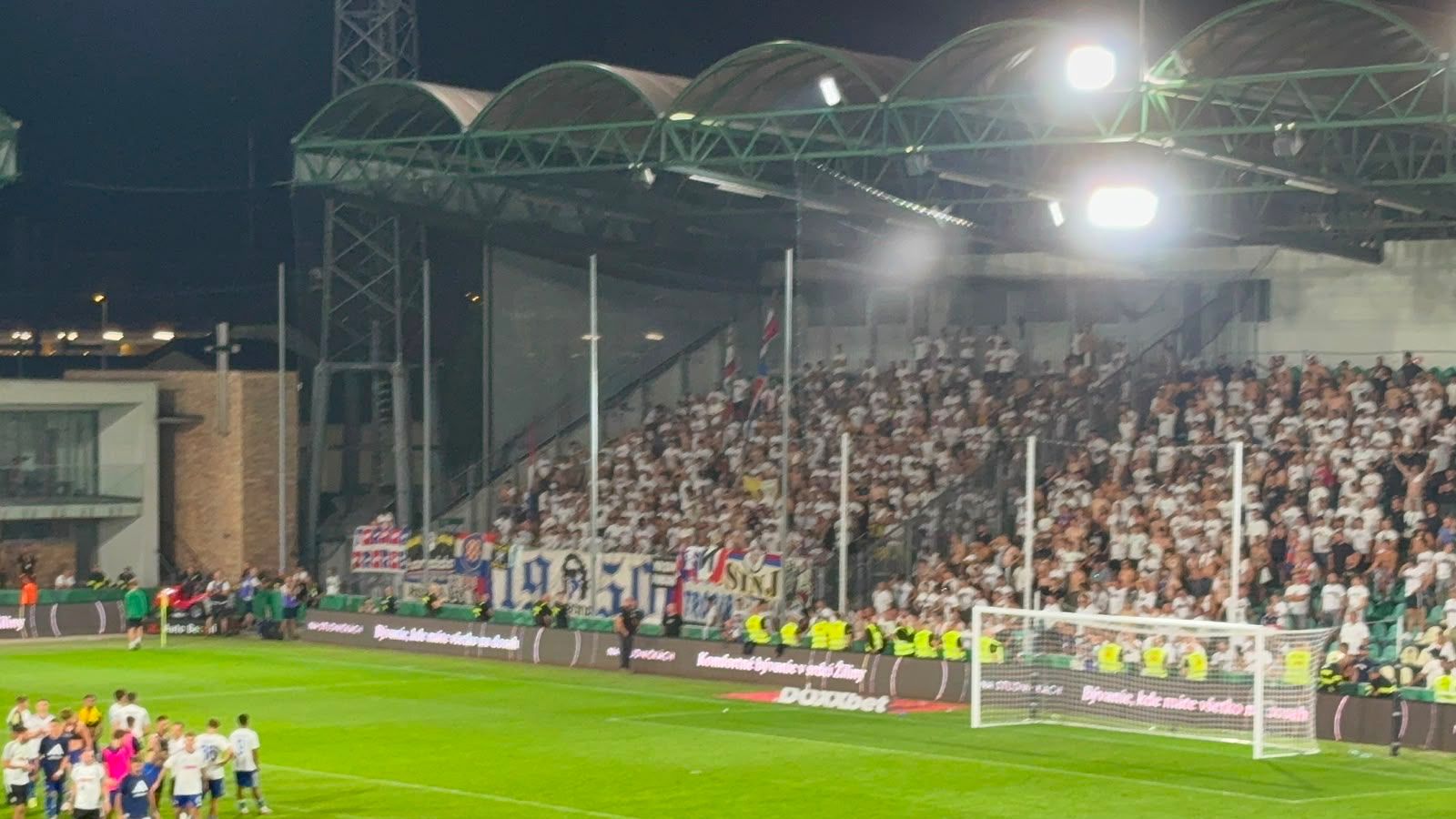 VIDEO: Pogledajte kako je Torcida ispratila igrače nakon poraza od Žiline