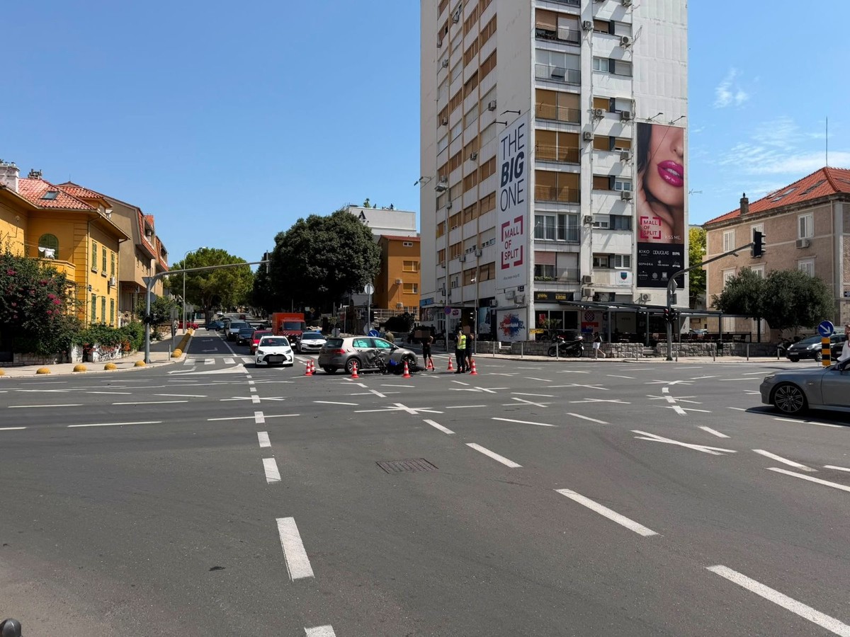 Sudar motocikla i auta na 'crnom raskrižju' u Splitu