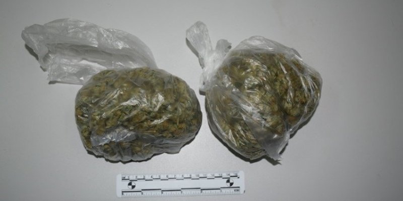 Korčulanska policija zaustavila vozača koji je vozio pod zabranom, kod maloljetne suvozačice pronađena droga