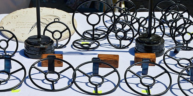 Gledaju Alku i mrse brkove za enigmatiku