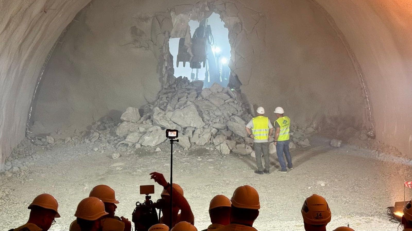 FOTO/VIDEO Zabilježili smo trenutke probijanja tunela Kozjak