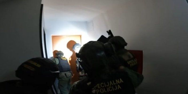 NOVI DETALJI UŽASA U ZAGREBU Ubojica pola sata pričao sa susjedom žrtava