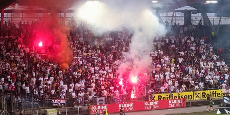 VIDEO: Upaljene i baklje, provjerite kakvu su atmosferu priredili navijači Hajduka