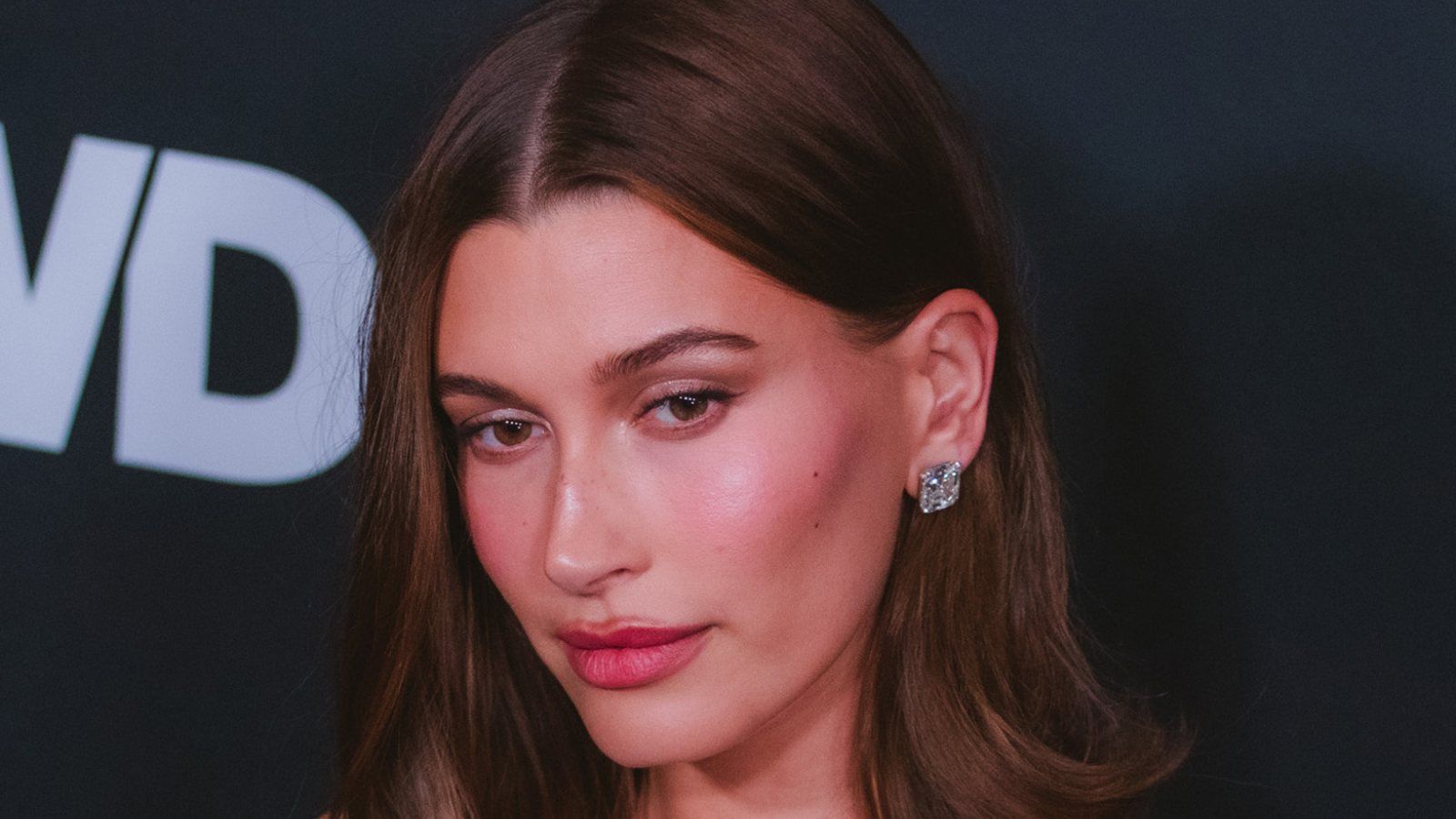 PLUS 18 Skinula sve za naslovnicu – Hailey Bieber iznenadila novim fotografijama