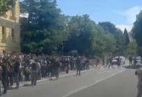 VIDEO Šibenčani se okupili ispred suda na mirnom prosvjedu '19 minuta šutnje za Luku'