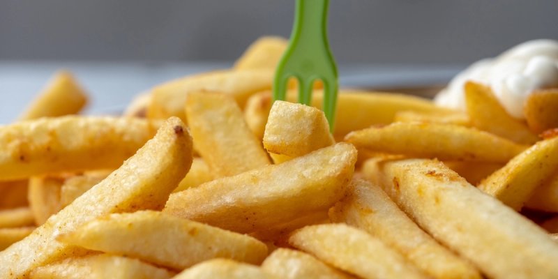 BEZ PRSKANJA ULJA Način za pečenje pomfrita koji ima 80-ak umjesto 300 kalorija