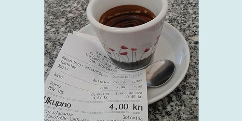 U Pirovcu na Rivi kava samo četiri kune!