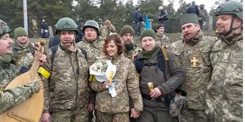 VIDEO Vjenčanje na prvoj crti bojišnice, mladencima čestitao i Kličko