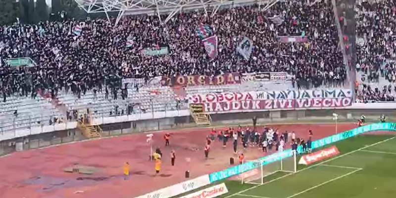 VIDEO: Pogledajte kako je Torcida ispratila igrače, jedna stvar ih je posebno oduševila!
