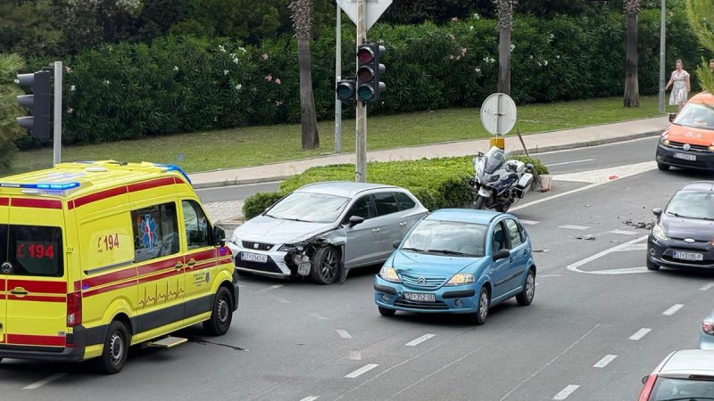 Sudar tri auta kod hotela Lav, ima ozlijeđenih