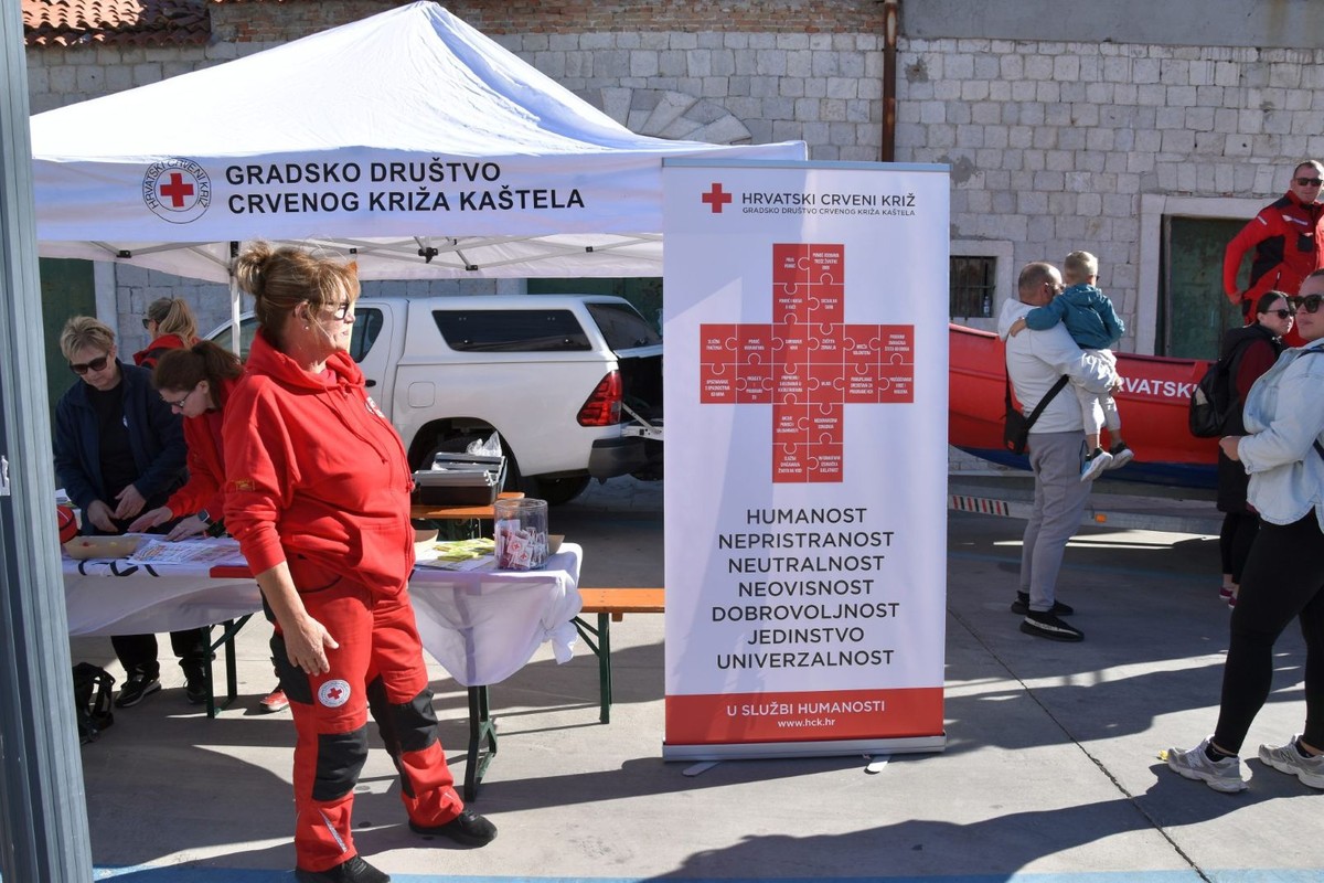 Djecu u Kaštelima upoznali s djelovanjem žurnih službi, poseban je bio povod