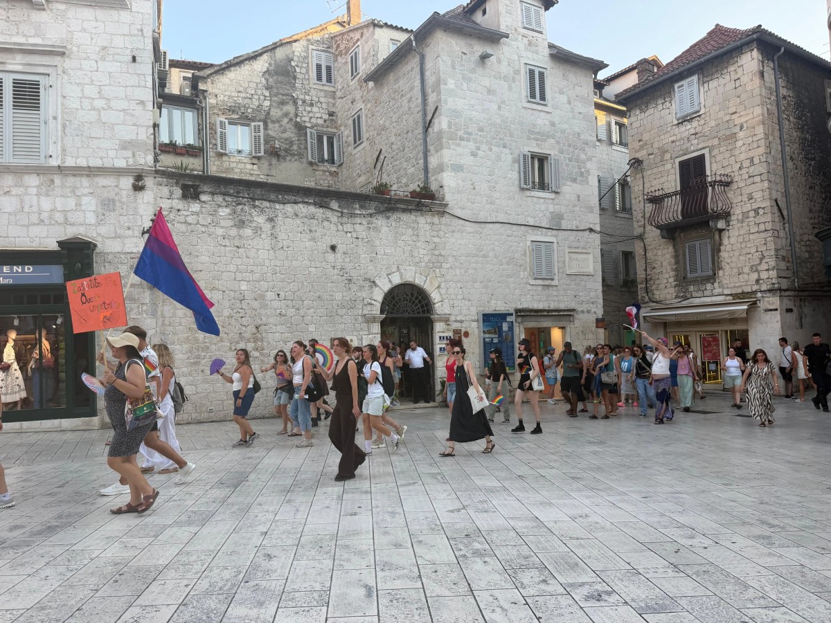 FOTO/VIDEO: 15. SPLIT PRIDE Povorka prošla centrom Splita uz jaku policijsku pratnju, čuo se povik