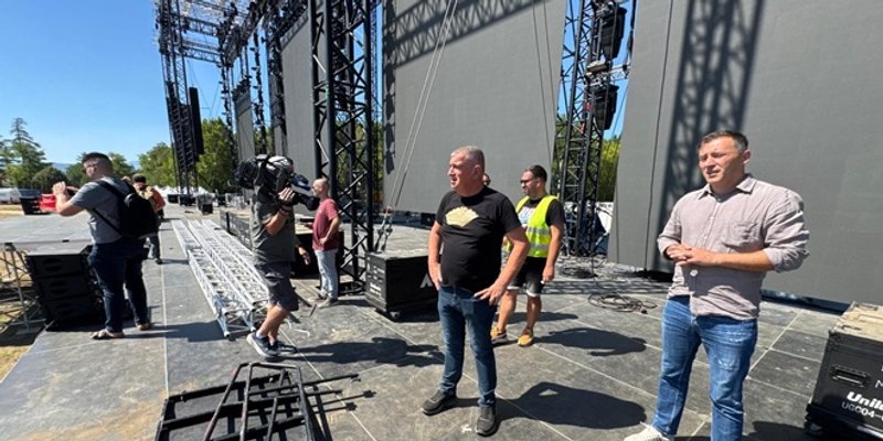 FOTO/VIDEO: SINJ Sve je spremno za Thompsonov koncert, organizatori najavljuju iznenađenja