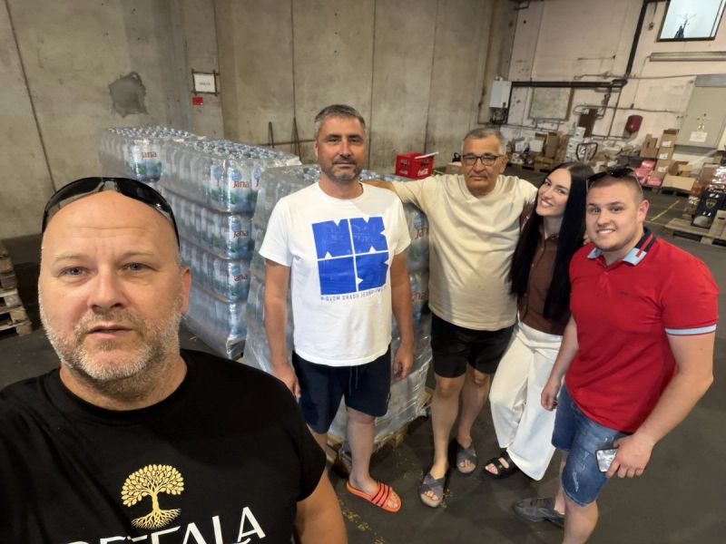 Retfala uz omiške vatrogasce: Donirali vodu i više od 3000 zaštitnih maski